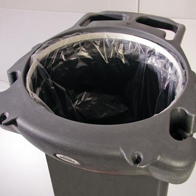 Mobilo cleaning and service trolley - Sack retention system