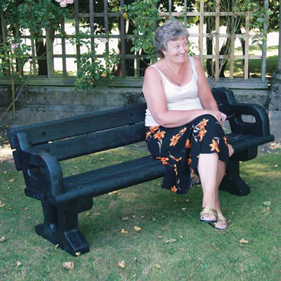 Phoenix seat with armrests with black Enviropol slats