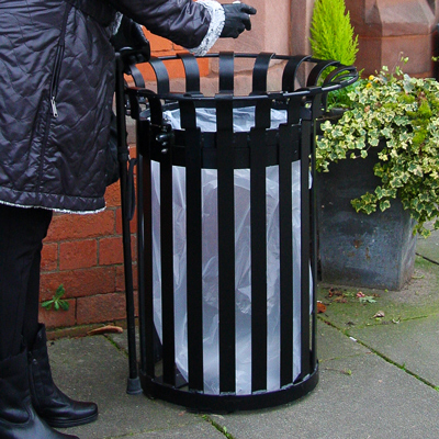 Everglade (85ltr) litter bin in use